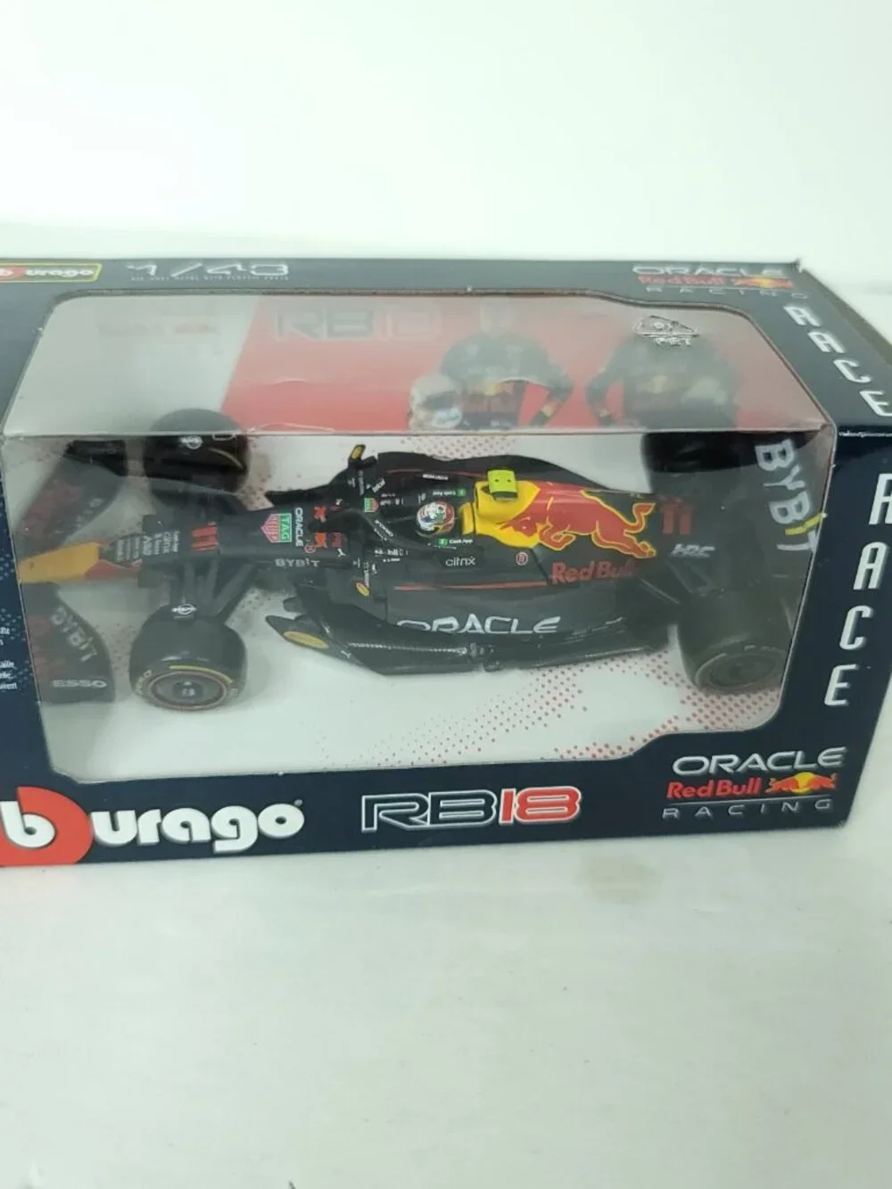 Bburago F1 Racing Oracle Red Bull Racing RB18 Sergio Perez #11 Bubble Damage1:43
